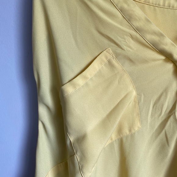 Torrid Women's Yellow Sleeveless Button V-Neck Sheer Blouse Size 4X - Picture 3 of 9